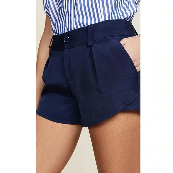 ALICE + OLIVIA NWT Navy Silk Butterfly Shorts 6 - Picture 5 of 10